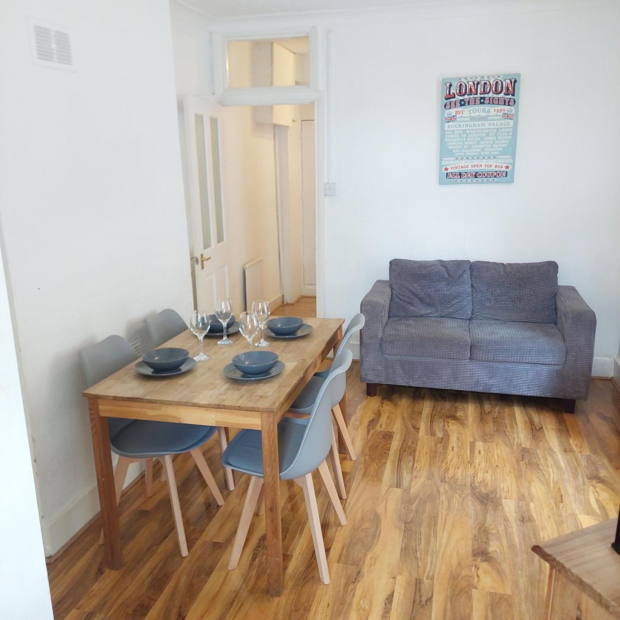 2 Bedroom Apartment, Fortescue Road 런던 외부 사진