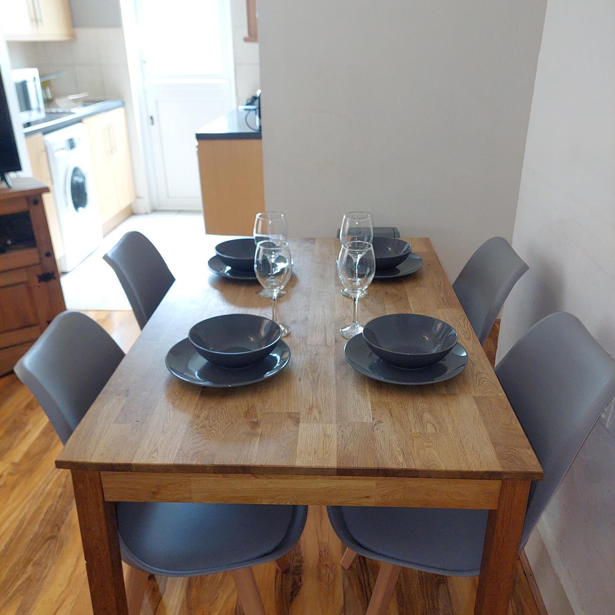 2 Bedroom Apartment, Fortescue Road 런던 외부 사진