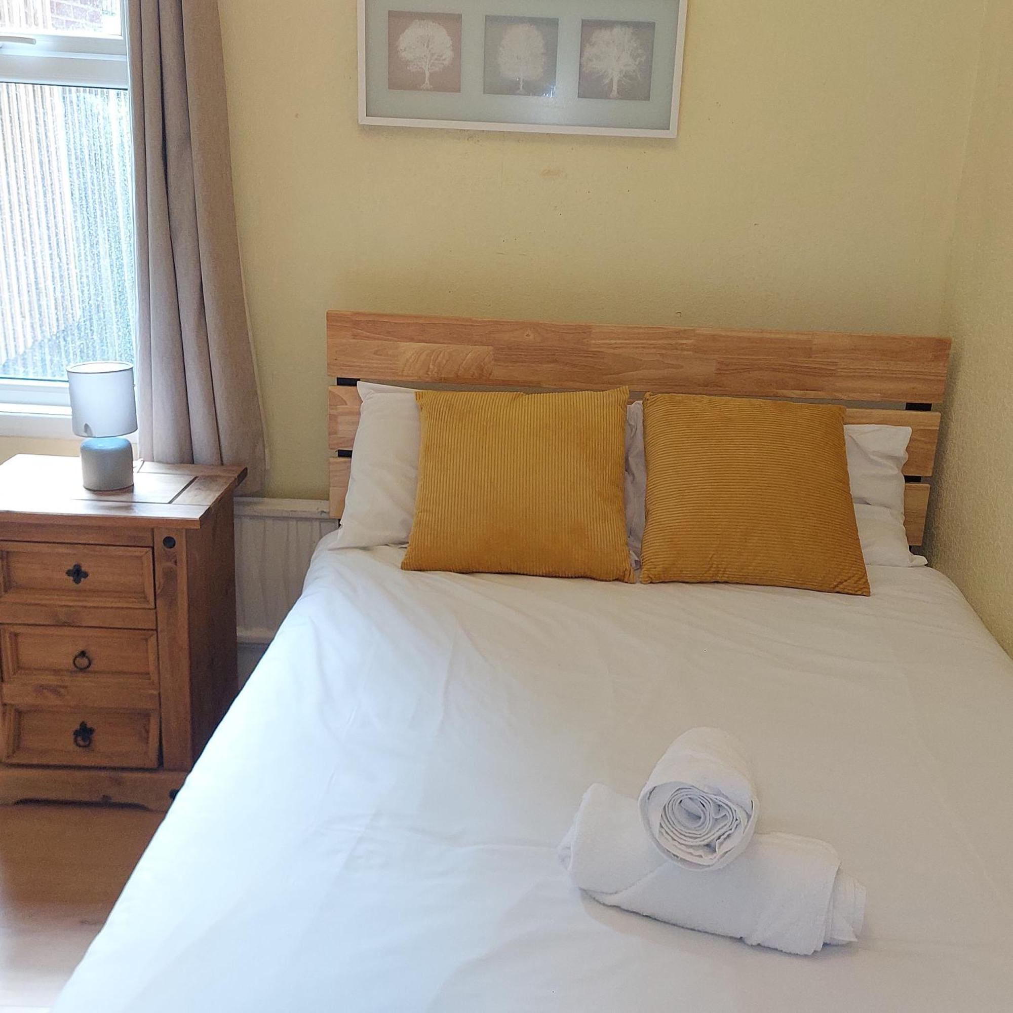 2 Bedroom Apartment, Fortescue Road 런던 외부 사진