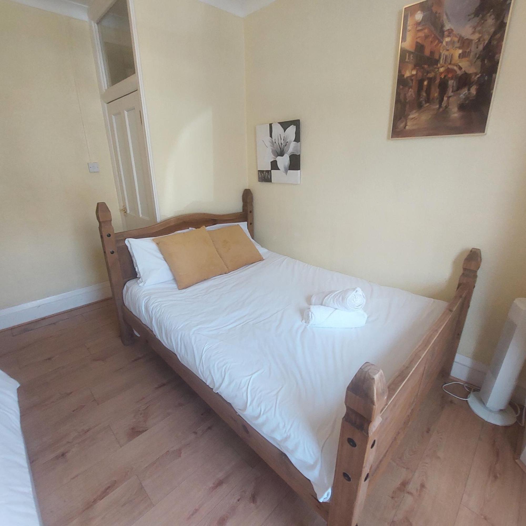 2 Bedroom Apartment, Fortescue Road 런던 외부 사진