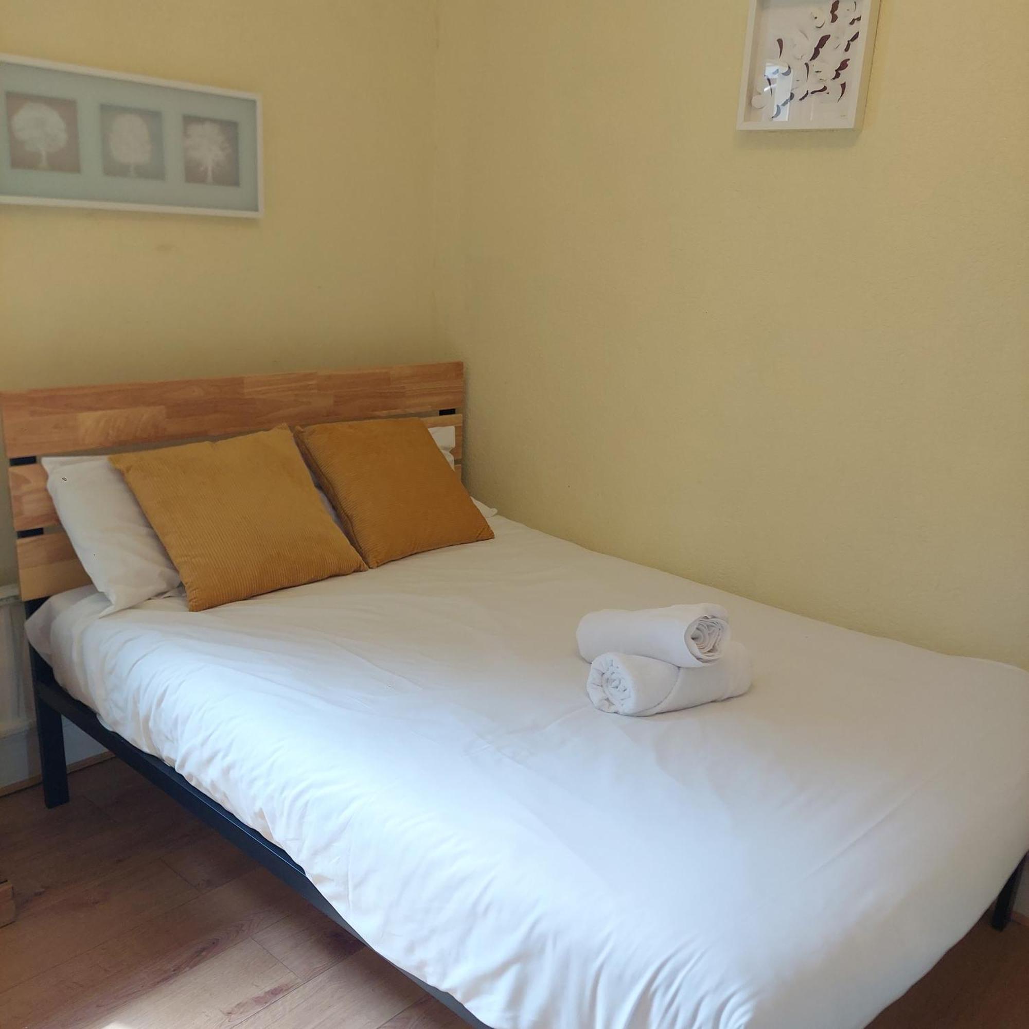 2 Bedroom Apartment, Fortescue Road 런던 외부 사진